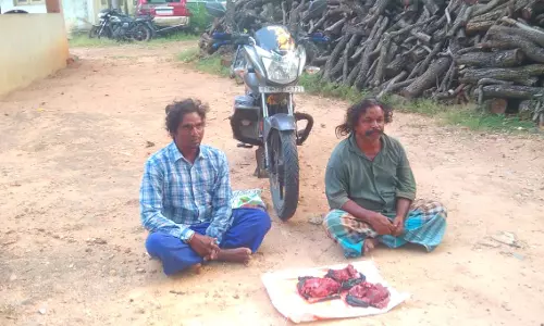 காலி குடங்களுடன் பெண்கள் சாலை மறியல் காலி குடங்களுடன் பெண்கள் சாலை மறியல்