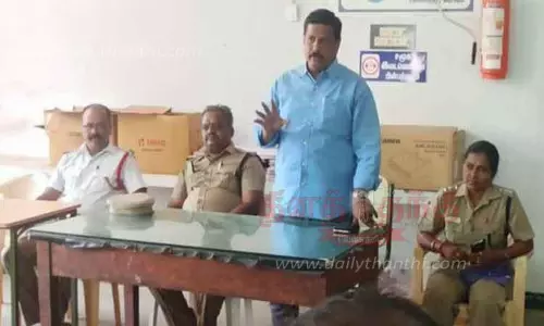 அதிக குழந்தைகளை ஏற்றி செல்லும் ஆட்டோக்கள் பறிமுதல் செய்யப்படும்-வட்டார போக்குவரத்து அலுவலர் எச்சரிக்கை