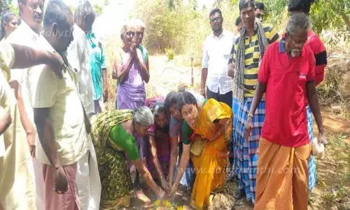 சிமெண்டு சாலை அமைக்கும் பணிக்கு பூமி பூஜை