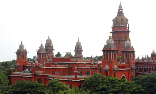 கைதிகளிடம் பணம் கேட்டு சிறை அதிகாரிகள் மிரட்டலா? - டி.ஐ.ஜி. விசாரணைக்கு ஐகோர்ட்டு உத்தரவு கைதிகளிடம் பணம் கேட்டு சிறை அதிகாரிகள் மிரட்டலா? - டி.ஐ.ஜி. விசாரணைக்கு ஐகோர்ட்டு உத்தரவு