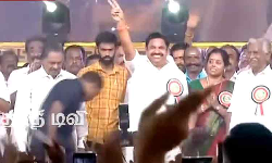 அதிமுக மாநாடு மேடைக்கு வந்த ஈபிஎஸ்...! அதிமுக மாநாடு மேடைக்கு வந்த ஈபிஎஸ்...!