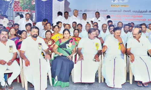 தி.மு.க.வினர் உண்ணாவிரத போராட்டம்