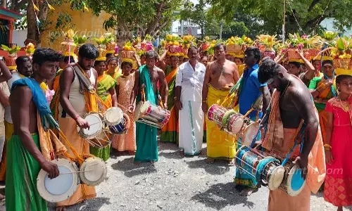 கோணங்கி அள்ளியில் பக்தர்கள் தீர்த்தக்குட ஊர்வலம்