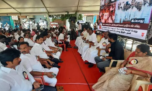 நீட் தேர்வை ரத்து செய்யக்கோரி கள்ளக்குறிச்சியில் தி.மு.க.வினர் உண்ணாவிரதம்: மாவட்ட செயலாளர்கள் பங்கேற்பு