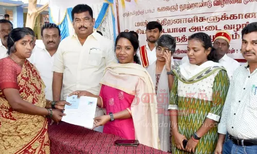 ஓசூரில் நடந்த முகாமில் 78 மாற்றுத்திறனாளிகளுக்கு தேசிய அடையாள அட்டை: கலெக்டர் சரயு வழங்கினர் ஓசூரில் நடந்த முகாமில் 78 மாற்றுத்திறனாளிகளுக்கு தேசிய அடையாள அட்டை: கலெக்டர் சரயு வழங்கினர்