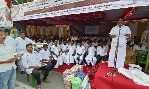 நீட் தேர்வை ரத்து செய்யக்கோரி உண்ணாவிரத போராட்டம்