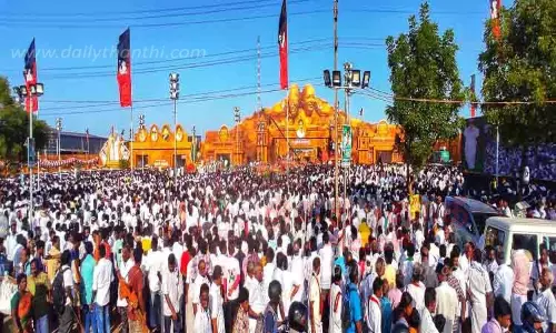 அ.தி.மு.க. மாநாட்டில் 32 தீர்மானங்கள் நிறைவேற்றம்