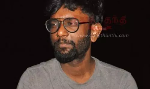 லாரி- மோட்டார் சைக்கிள் மோதல்:சேலம் அரசு மருத்துவக்கல்லூரி மாணவர் பலிகூடுதல் போலீஸ் டி.ஜி.பி.யின் அண்ணன் மகன்