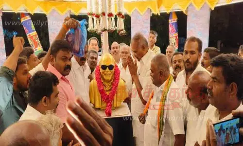 கருணாநிதி சிலைக்கு சபாநாயகர் அப்பாவு மாலை அணிவித்து மரியாதை