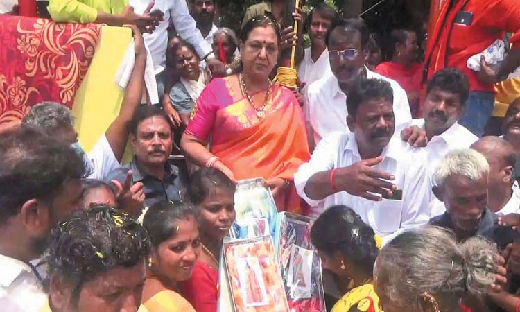 பெருங்குடியில் தே.மு.தி.க. கொடியேற்று விழா