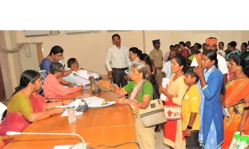 அரசு குழந்தைகள் இல்ல மாணவர்களுக்கு மருத்துவ காப்பீடு அட்டை