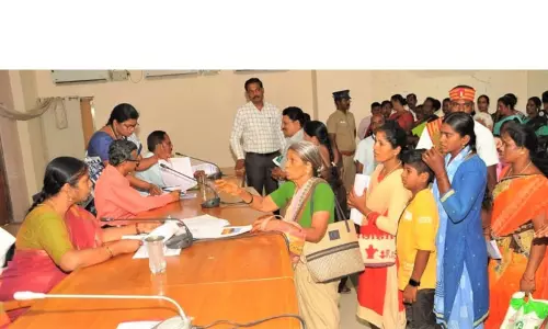 அரசு குழந்தைகள் இல்ல மாணவர்களுக்கு மருத்துவ காப்பீடு அட்டை