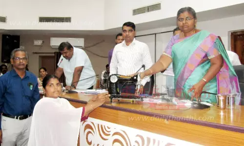 பொதுமக்கள் குறைதீர்க்கும் கூட்டத்தில்ரூ.52 லட்சத்தில் பயனாளிகளுக்கு நலத்திட்ட உதவிகள்கலெக்டர் உமா வழங்கினார் பொதுமக்கள் குறைதீர்க்கும் கூட்டத்தில்ரூ.52 லட்சத்தில் பயனாளிகளுக்கு நலத்திட்ட உதவிகள்கலெக்டர் உமா வழங்கினார்