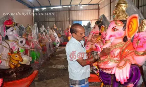 விநாயகர் சிலைகள் தயாரிக்கும் பணி தீவிரம்