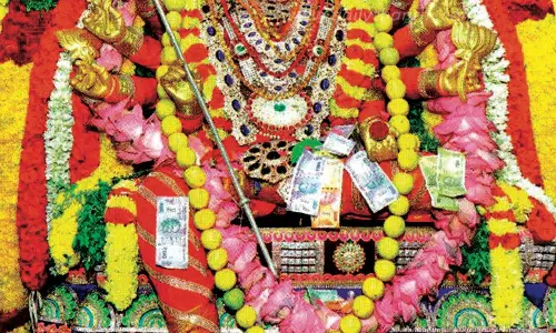 தர்மபுரி பூவாடைக்காரியம்மன் கோவிலில் சிறப்பு பூஜை