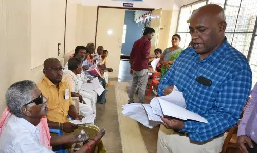 கலெக்டர் அலுவலகத்தில் நடந்தமக்கள் குறைகேட்பு கூட்டத்தில் 265 மனுக்கள் பெறப்பட்டன