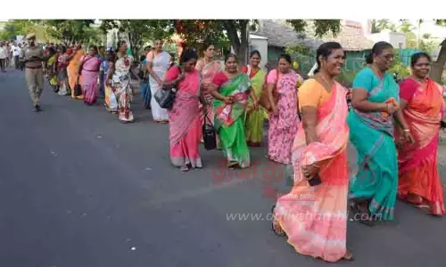 மாவட்ட தொடக்க கல்வி அலுவலகத்தை பெரம்பலூருக்கு மாற்றக்கோரி ஆசிரியர்கள் ஊர்வலம்