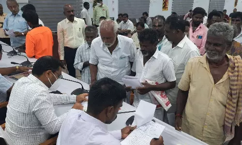 மக்கள் குறைதீர்க்கும் முகாமில் 304 மனுக்கள் பெறப்பட்டன