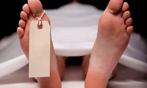 லாரி மோதி மூதாட்டி பலி