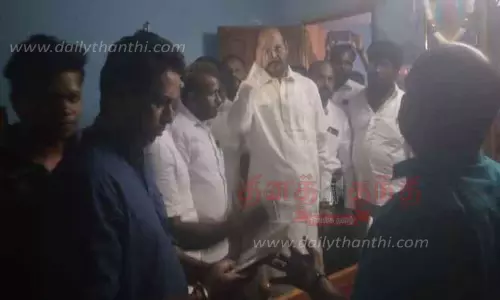 அரிவாளால் வெட்டப்பட்ட பள்ளி மாணவர் குடும்பத்துக்கு ஜான் பாண்டியன் ஆறுதல்