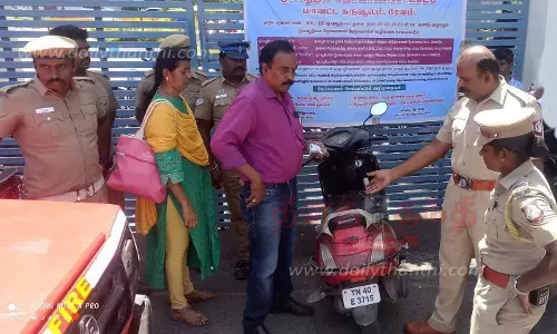 சேலத்தில் போக்குவரத்து விதிமுறையை மீறியஅரூர் வனத்துறை அதிகாரிக்கு ரூ.2,700 அபராதம்போலீசாருடன் வாக்குவாதம்