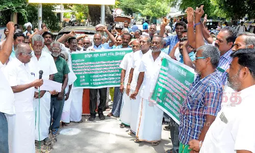 கோவில் நிலம் ஆக்கிரமிப்பை அகற்ற கோரி சங்ககிரியில் பொதுமக்கள் ஆர்ப்பாட்டம்