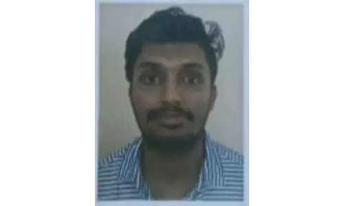 வாகனம் மோதி தனியார் நிறுவன மேலாளர் பலி