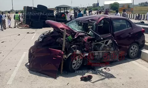 டிராக்டர் மீது கார் மோதல்; தம்பதி பலி டிராக்டர் மீது கார் மோதல்; தம்பதி பலி