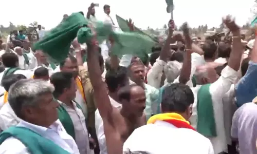 தமிழகத்திற்கு காவிரி நீர் திறக்கக்கூடாது.. கர்நாடகாவில் விவசாயிகள் போராட்டம்