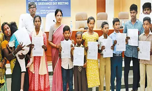 காஞ்சீபுரம் கலெக்டர் அலுவலகத்தில் நடைபெற்ற மக்கள் குறைதீர்க்கும் நாள் காஞ்சீபுரம் கலெக்டர் அலுவலகத்தில் நடைபெற்ற மக்கள் குறைதீர்க்கும் நாள்