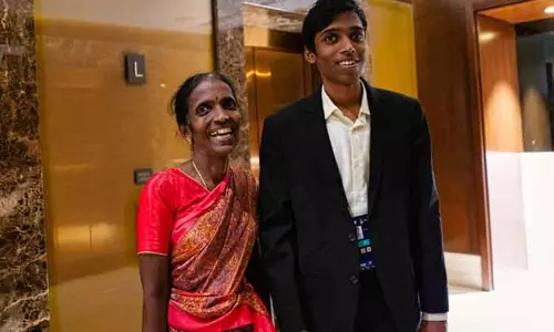 தாயின் ஆதரவு தனிச் சிறப்பானது...பிரக்ஞானந்தாவுக்கு வாழ்த்து தெரிவித்த ரஷ்ய செஸ் வீரர் தாயின் ஆதரவு தனிச் சிறப்பானது...பிரக்ஞானந்தாவுக்கு வாழ்த்து தெரிவித்த ரஷ்ய செஸ் வீரர்