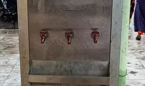 பழுதான குடிநீர் சுத்திகரிப்பு எந்திரம்