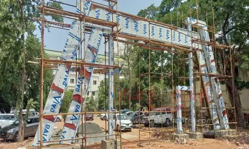 கலெக்டர் அலுவலகத்துக்கு மேலும் ஒரு நுழைவுவாயில் கலெக்டர் அலுவலகத்துக்கு மேலும் ஒரு நுழைவுவாயில்