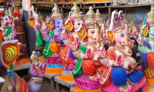 விநாயகர் சிலைகள் தயாரிப்பு பணி மும்முரம்