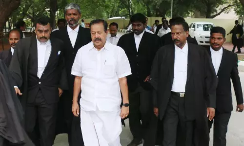 செம்மண் குவாரி வழக்கில்விழுப்புரம் கோர்ட்டில் அமைச்சர் பொன்முடி ஆஜர்மேலும் ஒருவர் பிறழ் சாட்சியம் அளித்ததால் பரபரப்பு