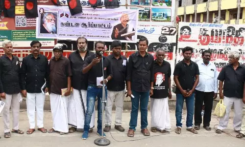 நீட் தேர்வை ரத்து செய்யக்கோரிதிராவிடர் கழகத்தினர் ஆர்ப்பாட்டம் நீட் தேர்வை ரத்து செய்யக்கோரிதிராவிடர் கழகத்தினர் ஆர்ப்பாட்டம்