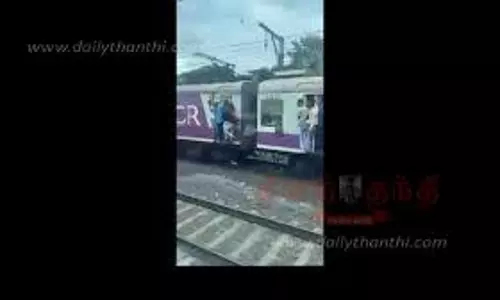 ஓடும் ரெயிலில் இருந்து தவறி விழுந்து வடமாநில தொழிலாளி பலி ஓடும் ரெயிலில் இருந்து தவறி விழுந்து வடமாநில தொழிலாளி பலி