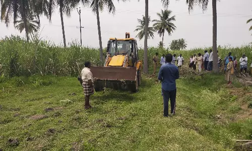 வாய்க்கால் ஆக்கிரமிப்பு அகற்றம்