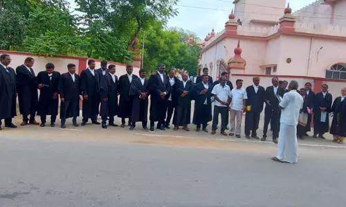 வழக்கறிஞர்கள் ஆர்ப்பாட்டம்