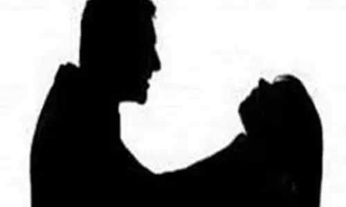 மளிகைக்கடையில் பெண்ணிடம் நகை பறிப்பு