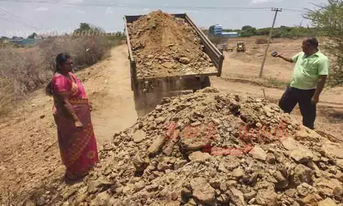 பெரியகுளம் கண்மாய் தூர்வாரும் பணி பெரியகுளம் கண்மாய் தூர்வாரும் பணி