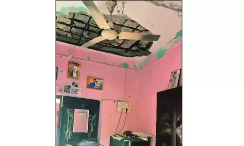 கீழ்ப்பாக்கம் போலீஸ் குடியிருப்பில் வீட்டின் மேற்கூரை பூச்சு இடிந்து விழுந்தது