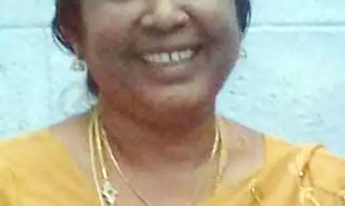 ஈரோடு ஆசிரியை கொலை வழக்கு: தடயங்கள் கிடைக்காமல் தவிக்கும் தனிப்படை போலீசார்- செல்போன் அழைப்புகளை வைத்து துப்பு துலக்குகிறார்கள்