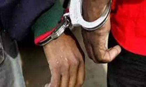 நாக்பூர் விமான நிலையத்தில் ரூ.24 கோடி போதைப்பொருள் பறிமுதல்; வெளிநாட்டு பயணி உள்பட 2 பேர் கைது நாக்பூர் விமான நிலையத்தில் ரூ.24 கோடி போதைப்பொருள் பறிமுதல்; வெளிநாட்டு பயணி உள்பட 2 பேர் கைது