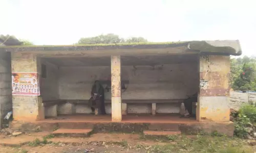 பொன்னானியில் புதிதாக பயணிகள் நிழற்குடை கட்ட வேண்டும்-பொதுமக்கள் கோரிக்கை