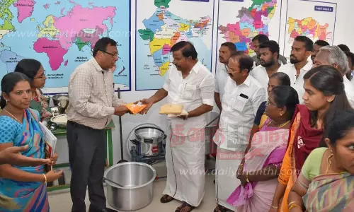 காலை உணவு திட்டப்பணியை அமைச்சர் கே.என்.நேரு ஆய்வு
