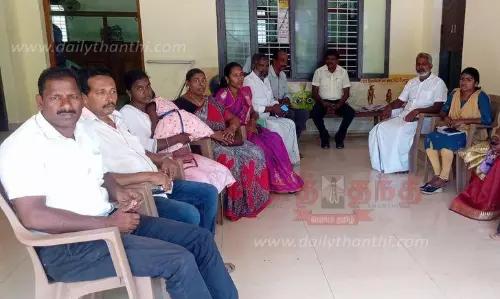 கவுன்சிலர்கள் 2-வது நாளாக உள்ளிருப்பு போராட்டம்