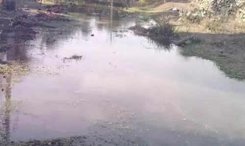 குழாய் உடைந்து வீணாகும் குடிநீர்