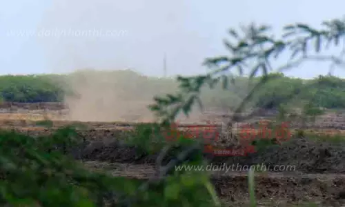 20 மீட்டர் உயரம் பறந்த புழுதி