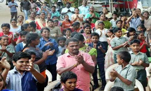 நிலவில் சந்திரயான் தரையிறங்கியதை பார்த்தும் கோவை மக்கள்  உற்சாகம்